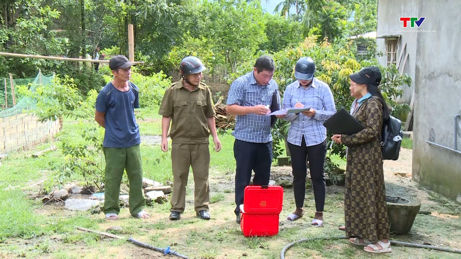 Thường Xuân đẩy nhanh tiến độ tiêm phòng cho đàn vật nuôi đợt 1 năm 2025- Ảnh 2. Thường Xuân đẩy nhanh tiến độ tiêm phòng cho đàn vật nuôi đợt 1 năm 2025- Ảnh 2.