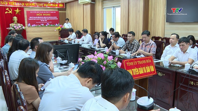 Trao giải sáng tác, quảng bá tác phẩm về chủ đề "Học tập và làm theo tư tưởng, đạo đức, phong cách Hồ Chí Minh"- Ảnh 1. Trao giải sáng tác, quảng bá tác phẩm về chủ đề "Học tập và làm theo tư tưởng, đạo đức, phong cách Hồ Chí Minh"- Ảnh 1.