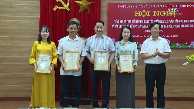 Trao giải sáng tác, quảng bá tác phẩm về chủ đề "Học tập và làm theo tư tưởng, đạo đức, phong cách Hồ Chí Minh"- Ảnh 4. Trao giải sáng tác, quảng bá tác phẩm về chủ đề "Học tập và làm theo tư tưởng, đạo đức, phong cách Hồ Chí Minh"- Ảnh 4.
