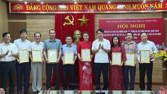 Trao giải sáng tác, quảng bá tác phẩm về chủ đề "Học tập và làm theo tư tưởng, đạo đức, phong cách Hồ Chí Minh"- Ảnh 3. Trao giải sáng tác, quảng bá tác phẩm về chủ đề "Học tập và làm theo tư tưởng, đạo đức, phong cách Hồ Chí Minh"- Ảnh 3.