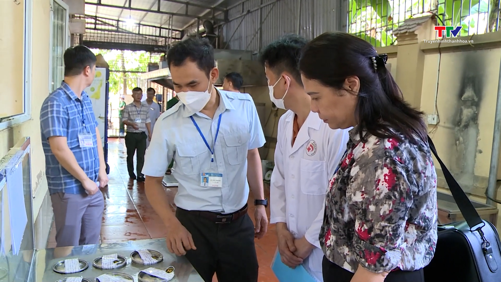 Tăng cường đảm bảo vệ sinh an toàn thực phẩm tại căng tin, bếp ăn bệnh viện
- Ảnh 5. Tăng cường đảm bảo vệ sinh an toàn thực phẩm tại căng tin, bếp ăn bệnh viện
- Ảnh 5.