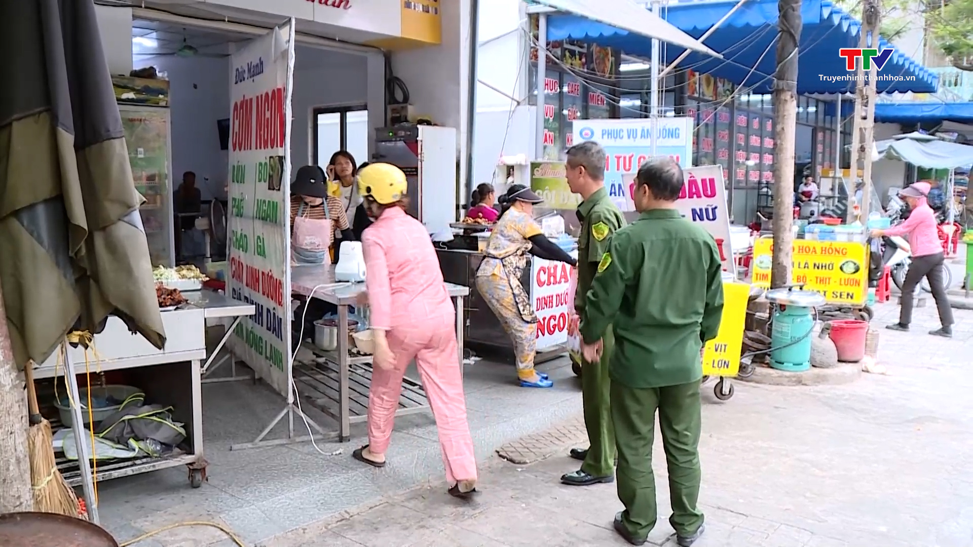 Giải toả hành lang giao thông trên tuyến đường Hải Thượng Lãn Ông- Ảnh 1. Giải toả hành lang giao thông trên tuyến đường Hải Thượng Lãn Ông- Ảnh 1.
