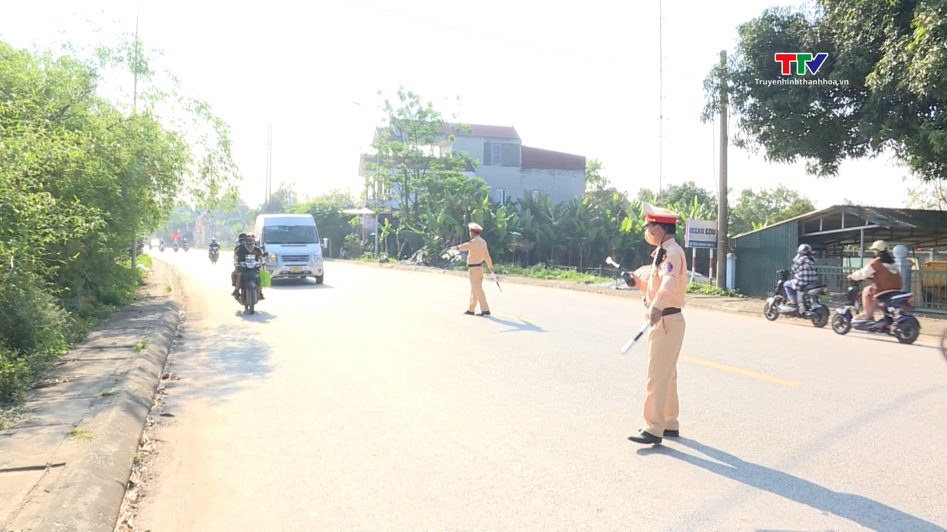 Dịp nghỉ lễ 30/4 và 1/5 tai nạn giao thông giảm cả số vụ, số người tử vong- Ảnh 1. Dịp nghỉ lễ 30/4 và 1/5 tai nạn giao thông giảm cả số vụ, số người tử vong- Ảnh 1.