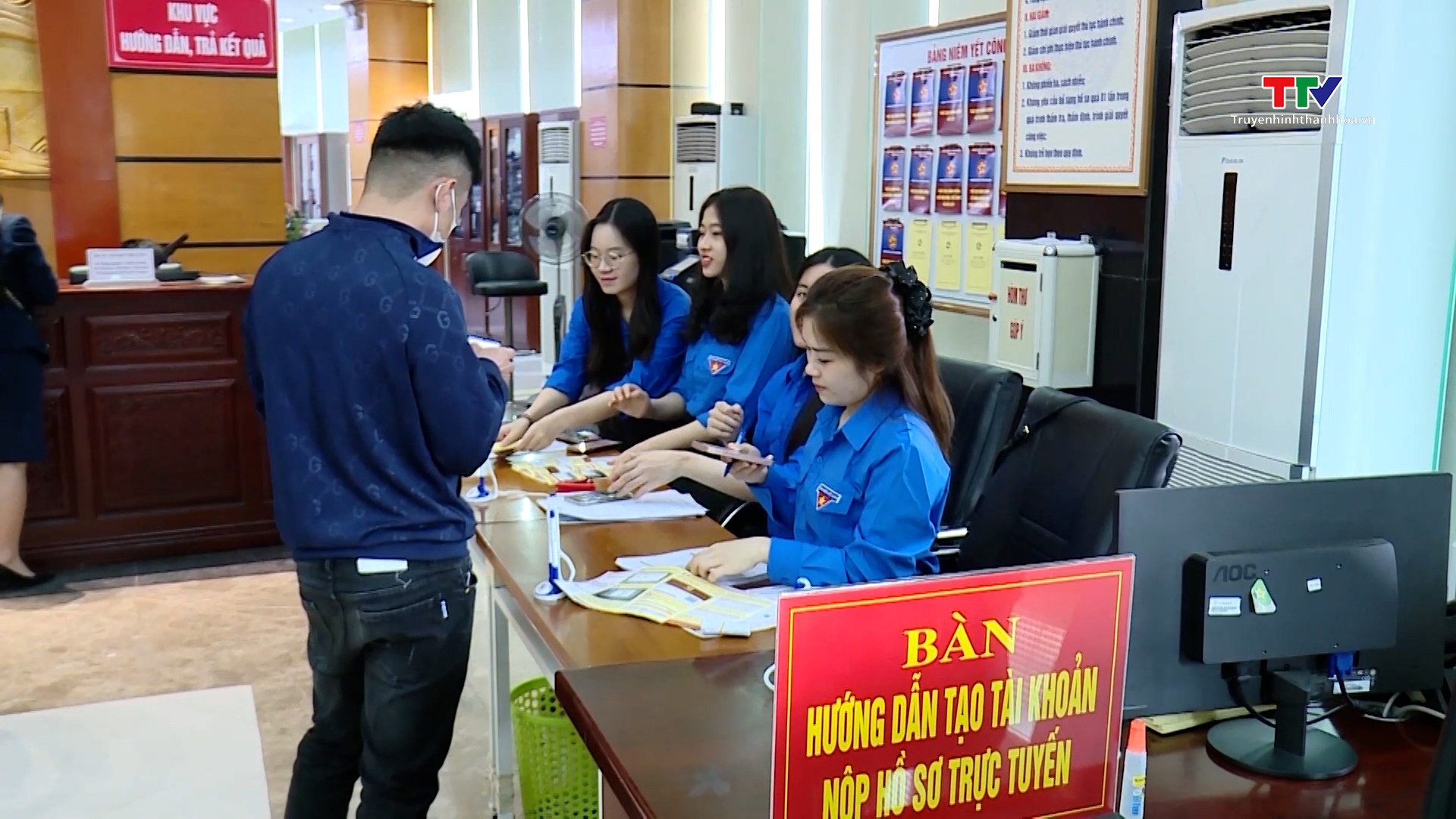 Giải quyết thủ tục hành chính liên tục trong quá trình sắp xếp đơn vị hành chính- Ảnh 2. Giải quyết thủ tục hành chính liên tục trong quá trình sắp xếp đơn vị hành chính- Ảnh 2.
