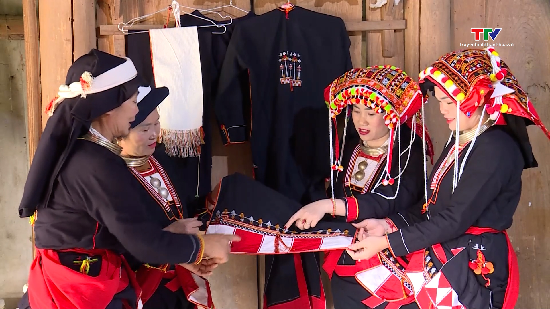 Những người “giữ lửa” văn hóa dân tộc Dao- Ảnh 3. Những người “giữ lửa” văn hóa dân tộc Dao- Ảnh 3.