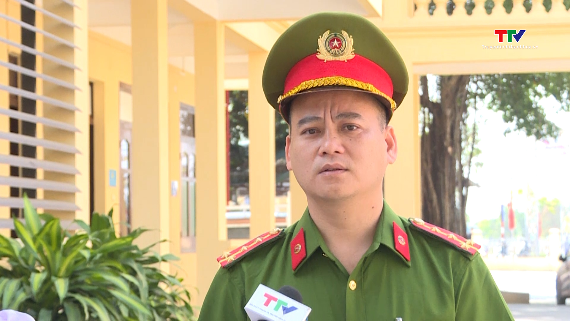 Công an xã, phường Thanh Hóa tiếp nhận gần 1.300 hồ sơ cấp đổi giấp phép lái xe
- Ảnh 2. Công an xã, phường Thanh Hóa tiếp nhận gần 1.300 hồ sơ cấp đổi giấp phép lái xe
- Ảnh 2.