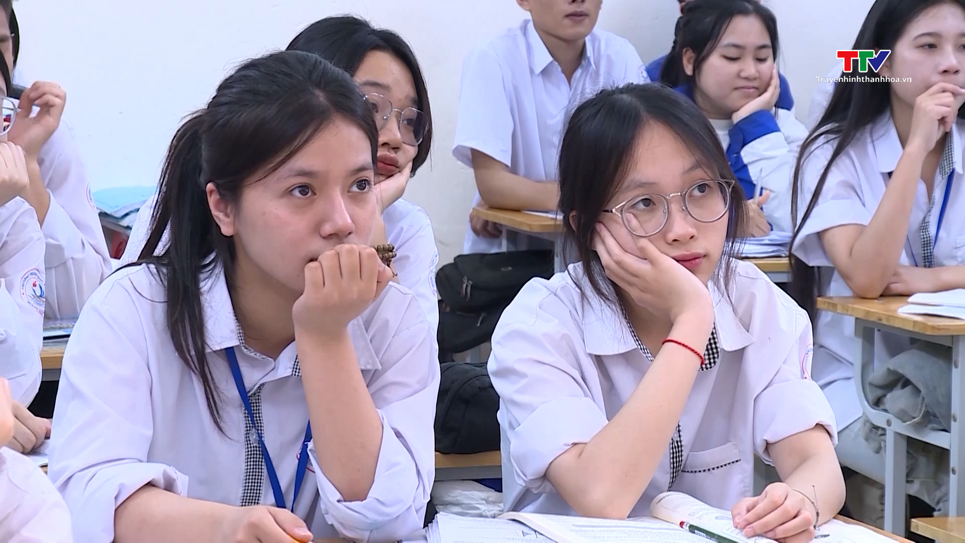 Từ 2025, thi và xét tốt nghiệp THPT có gì khác?- Ảnh 1. Từ 2025, thi và xét tốt nghiệp THPT có gì khác?- Ảnh 1.