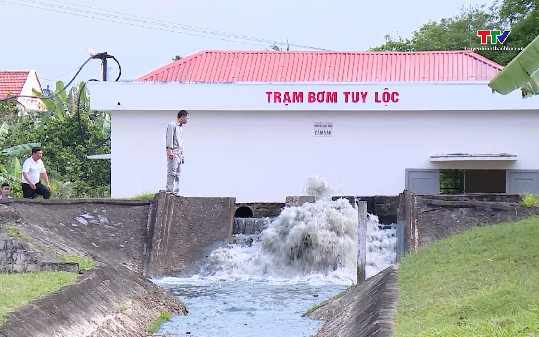 Phòng, chống hạn hán, thiếu nước, xâm nhập mặn trong mùa khô năm 2025 - 2026- Ảnh 1. Đảm bảo nguồn nước sản xuất, sinh hoạt mùa nắng nóng, xâm nhập mặn