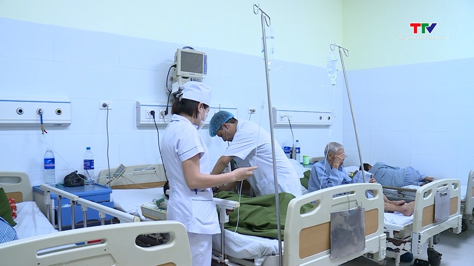 Bảo vệ sức khỏe người bệnh trong thời tiết nắng nóng- Ảnh 3. Bảo vệ sức khỏe người bệnh trong thời tiết nắng nóng- Ảnh 3.