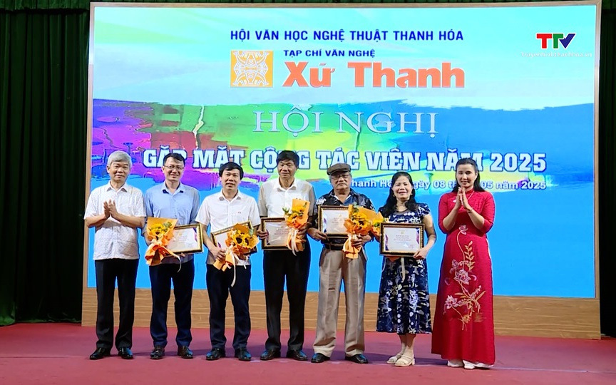 Tạp ch&iacute; Văn nghệ Xứ Thanh gặp mặt cộng t&aacute;c vi&ecirc;n năm 2025