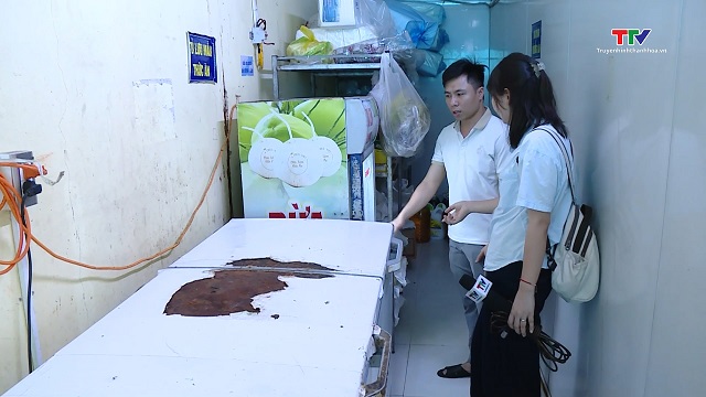 Cần siết chặt an toàn thực phẩm trong căng tin bệnh viện- Ảnh 6. Cần siết chặt an toàn thực phẩm trong căng tin bệnh viện- Ảnh 6.