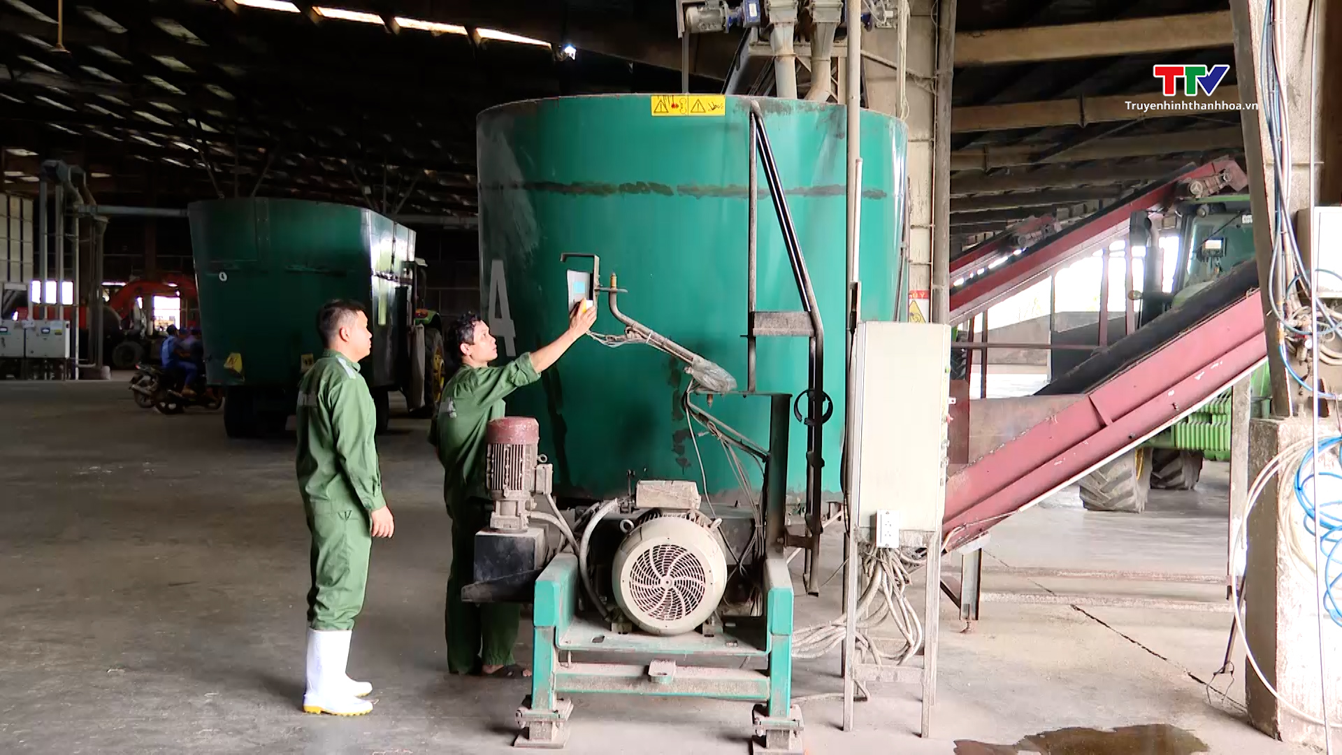 Phát triển chăn nuôi bò sữa công nghệ cao- Ảnh 9. Phát triển chăn nuôi bò sữa công nghệ cao- Ảnh 9.