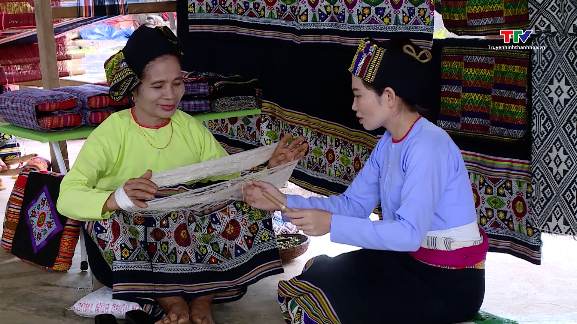 Người phụ nữ giữ lửa văn hóa Thái ở vùng cao Thường Xuân- Ảnh 2. Người phụ nữ giữ lửa văn hóa Thái ở vùng cao Thường Xuân- Ảnh 2.