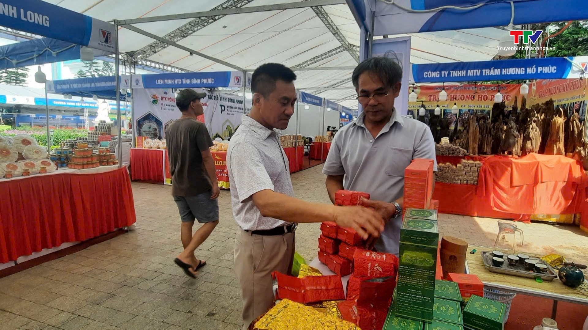 Thanh Hoá tham gia 3 gian hàng tại Hội chợ xúc tiến thương mại cho các Hợp tác xã khu vực miền Bắc 2025- Ảnh 1. Thanh Hoá tham gia 3 gian hàng tại Hội chợ xúc tiến thương mại cho các Hợp tác xã khu vực miền Bắc 2025- Ảnh 1.