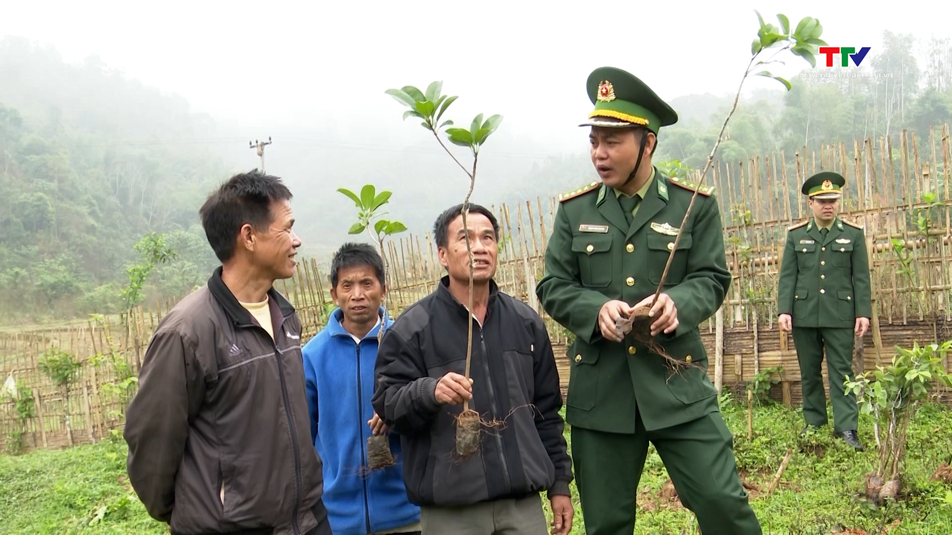Vun đắp tình hữu nghị giữa hai huyện Lang Chánh - Sầm Tớ- Ảnh 1. Vun đắp tình hữu nghị giữa hai huyện Lang Chánh - Sầm Tớ- Ảnh 1.
