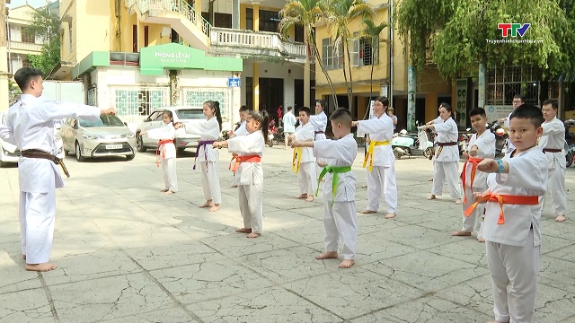 Đa dạng sân chơi cho trẻ em dịp hè- Ảnh 1. Đa dạng sân chơi cho trẻ em dịp hè- Ảnh 1.