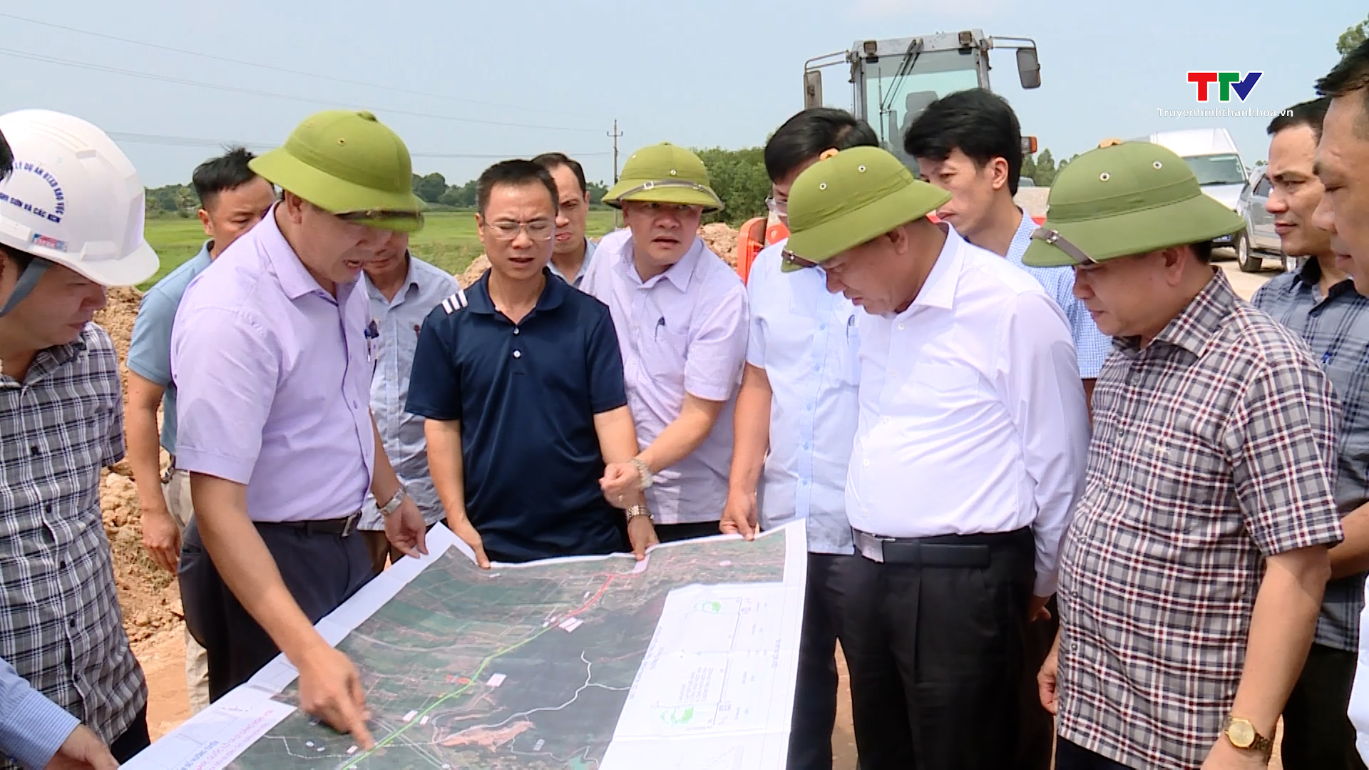 Phó Chủ tịch Thường trực Ủy ban Nhân dân tỉnh kiểm tra tiến độ các dự án đầu tư công trên địa bàn Khu kinh tế Nghi Sơn và thị xã Nghi Sơn- Ảnh 1. Phó Chủ tịch Thường trực Ủy ban Nhân dân tỉnh kiểm tra tiến độ các dự án đầu tư công trên địa bàn Khu kinh tế Nghi Sơn và thị xã Nghi Sơn- Ảnh 1.