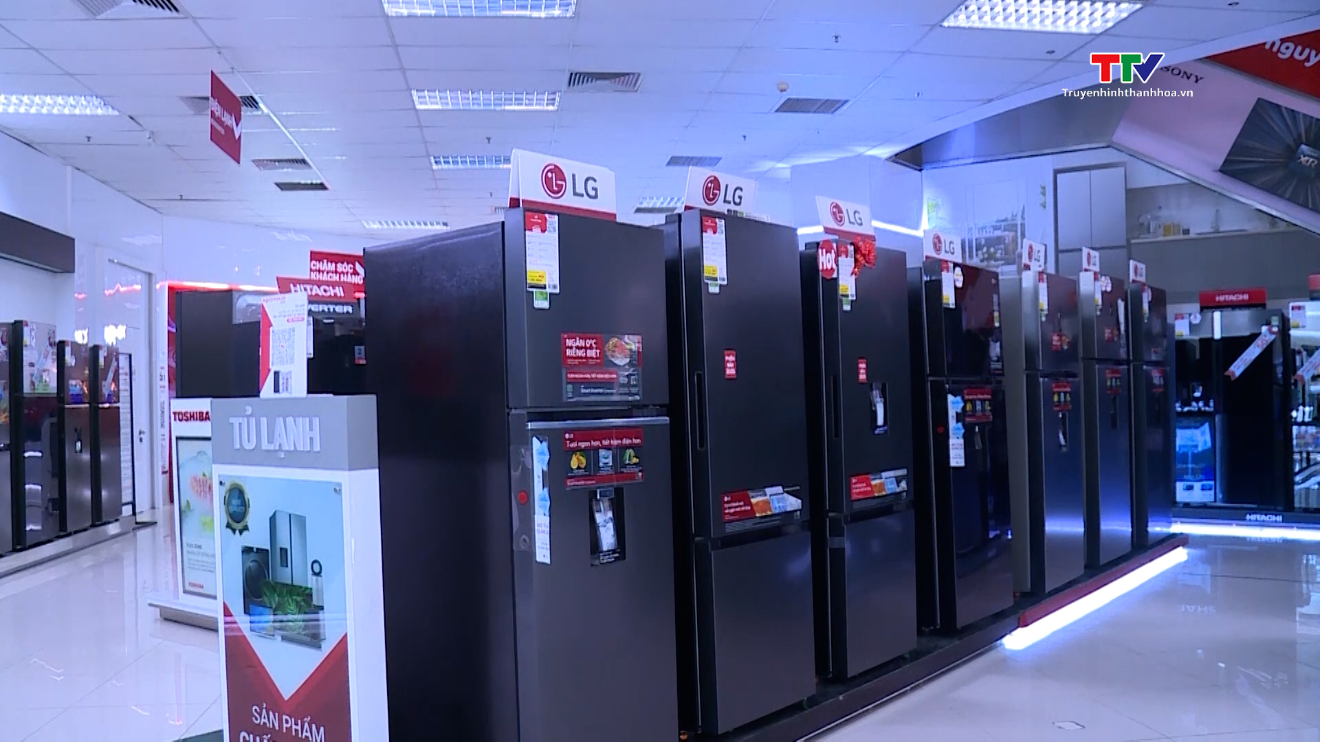 Sôi động thị trường điện lạnh mùa hè- Ảnh 3. Sôi động thị trường điện lạnh mùa hè- Ảnh 3.