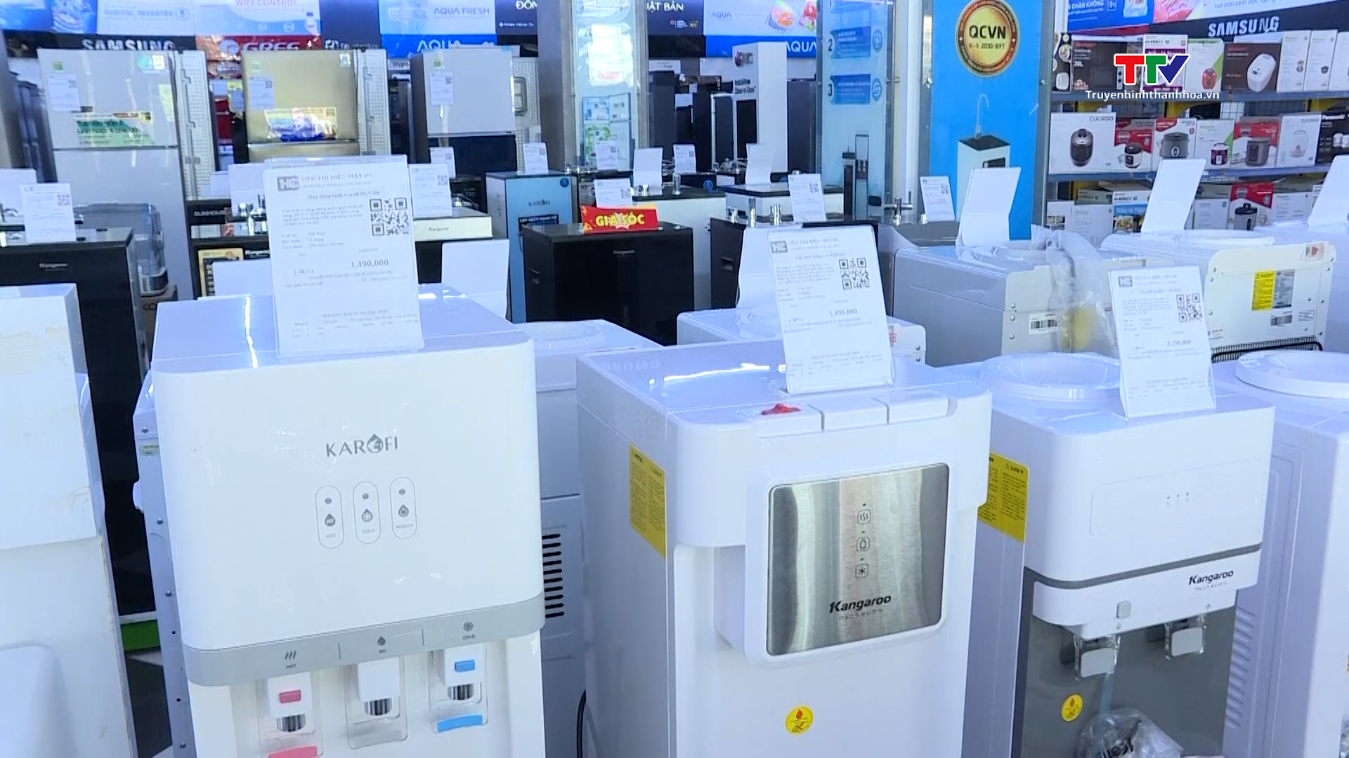 Sôi động thị trường điện lạnh mùa hè- Ảnh 5. Sôi động thị trường điện lạnh mùa hè- Ảnh 5.