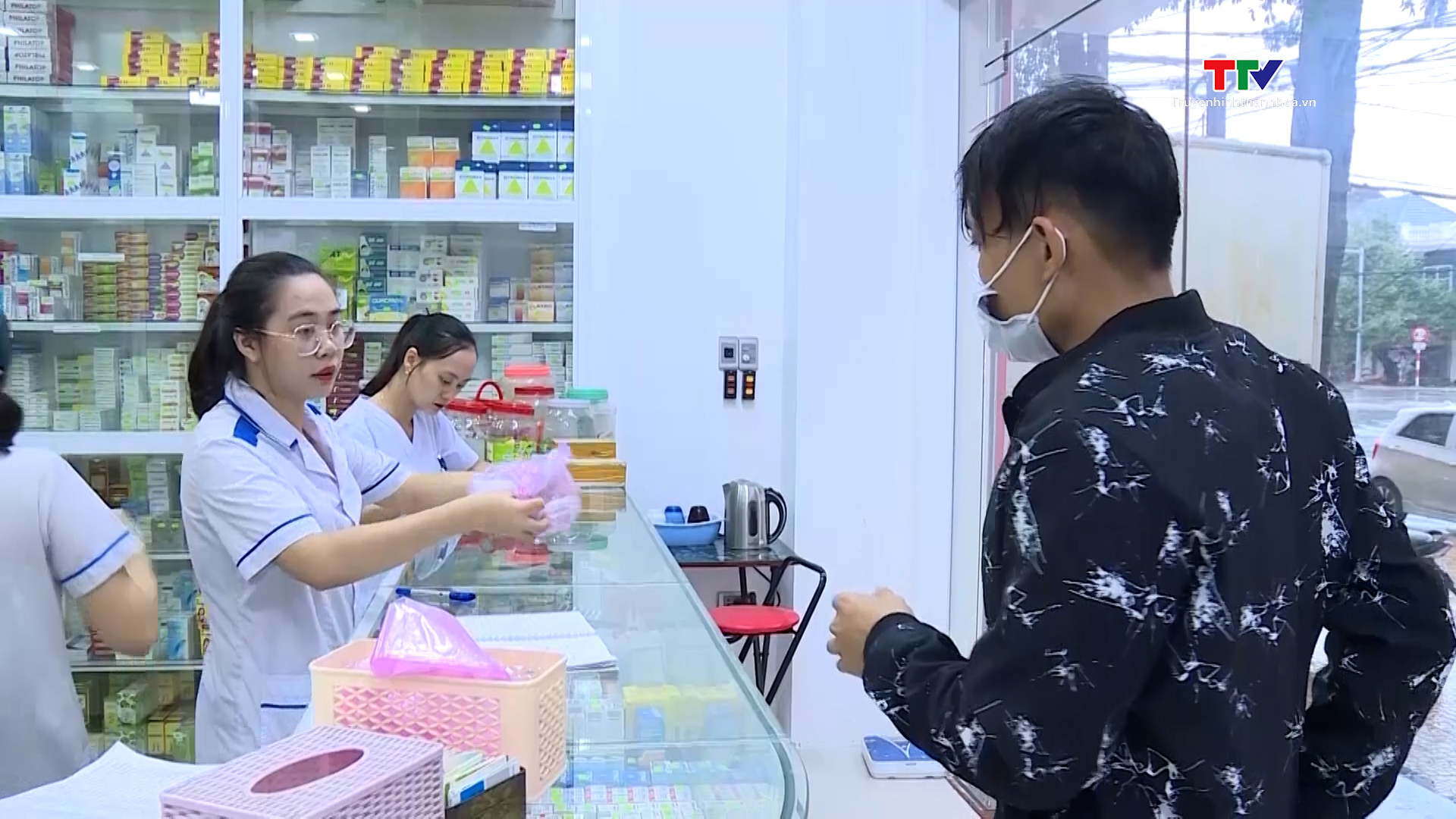 Đáp ứng kịp thời thuốc điều trị COVID-19- Ảnh 1. Đáp ứng kịp thời thuốc điều trị COVID-19- Ảnh 1.