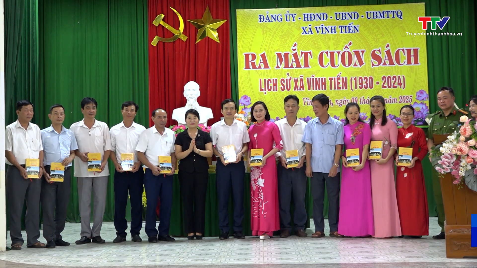Ra mắt cuốn sách "Lịch sử xã Vĩnh Tiến, giai đoạn 1930 - 2024"- Ảnh 2. Ra mắt cuốn sách "Lịch sử xã Vĩnh Tiến, giai đoạn 1930 - 2024"- Ảnh 2.