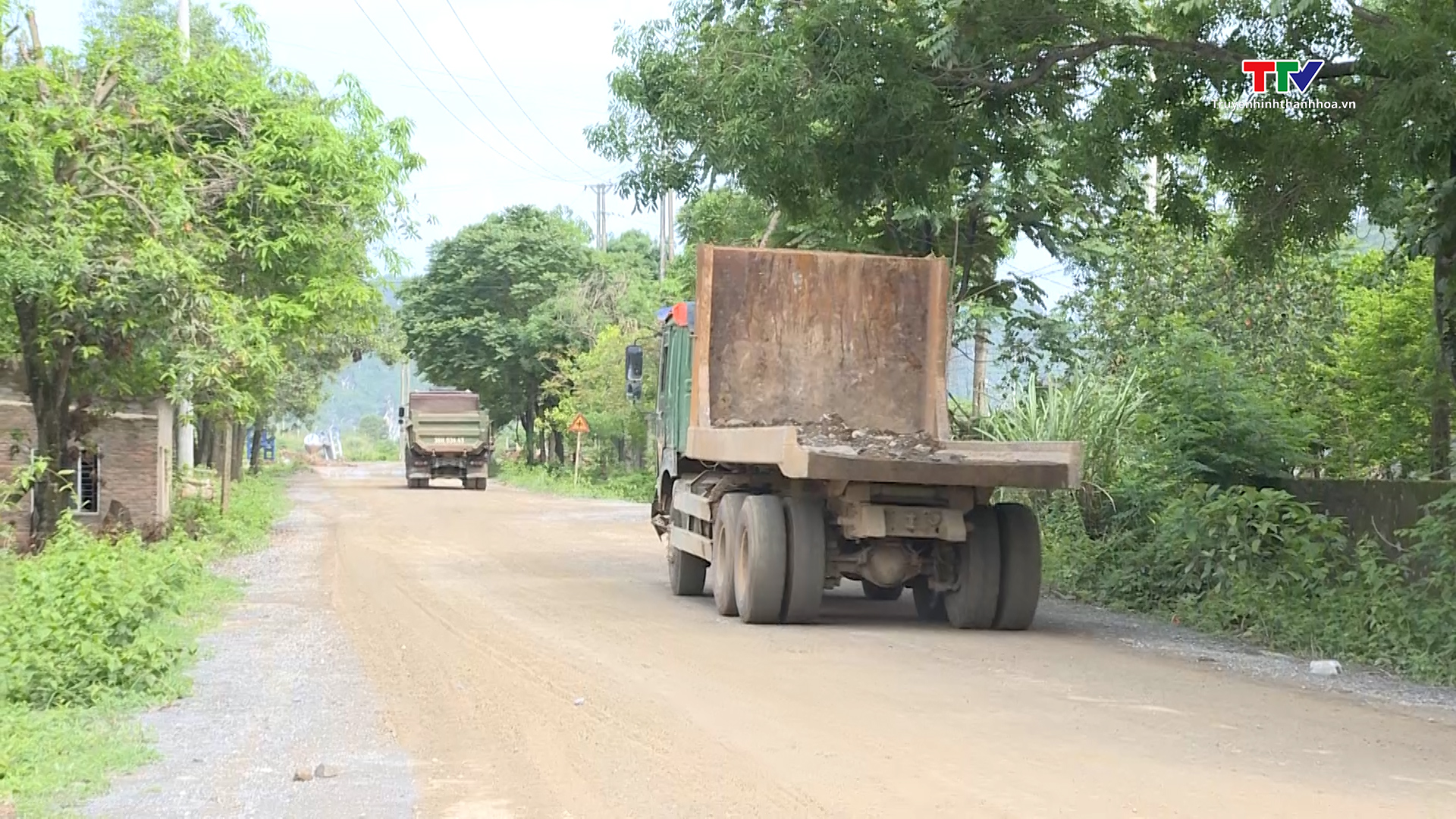 Cần xử lý nghiêm hành vi che biển số xe tại thị trấn Yên Lâm- Ảnh 1. Cần xử lý nghiêm hành vi che biển số xe tại thị trấn Yên Lâm- Ảnh 1.