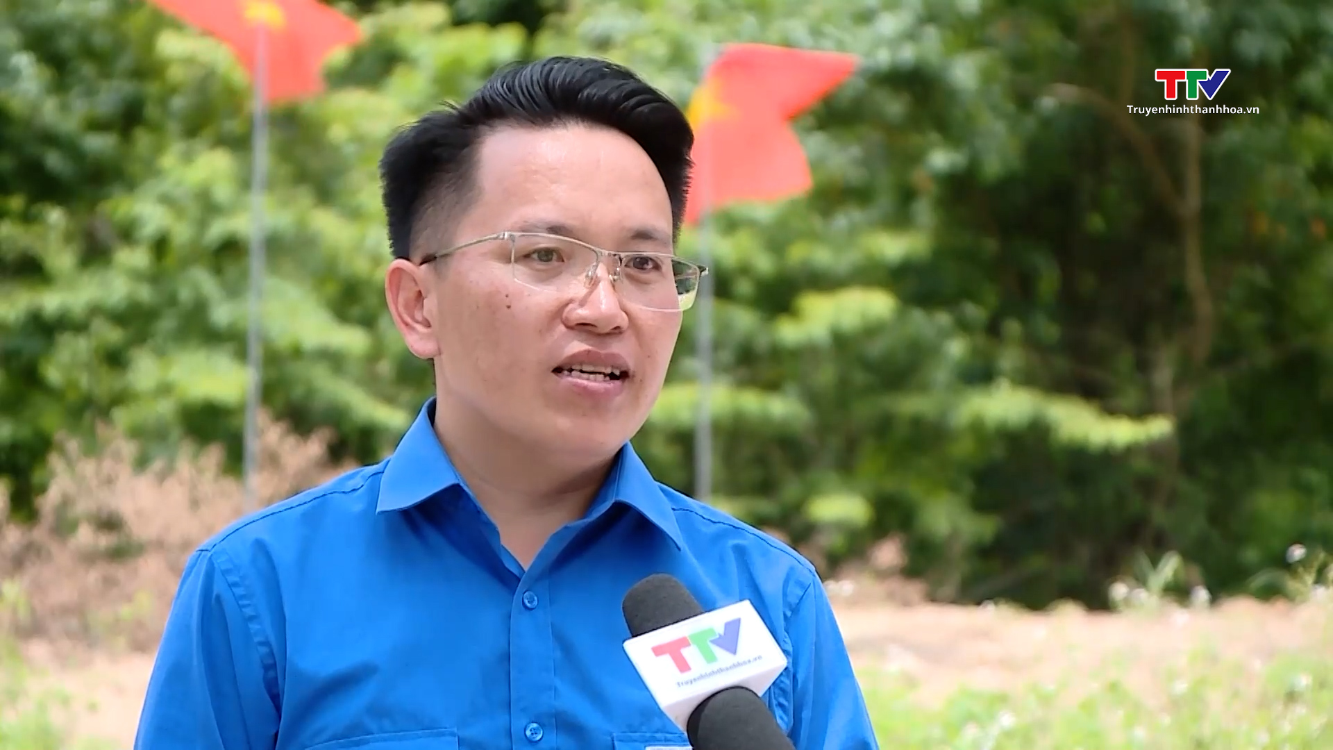 Màu áo xanh tình nguyện giữa núi rừng biên cương- Ảnh 3. Màu áo xanh tình nguyện giữa núi rừng biên cương- Ảnh 3.