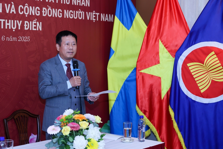 Thủ tướng gặp gỡ kiều bào tại Thụy Điển: "Tự lo được cho mình cũng là yêu nước"- Ảnh 4. Thủ tướng gặp gỡ kiều bào tại Thụy Điển: "Tự lo được cho mình cũng là yêu nước"- Ảnh 4.