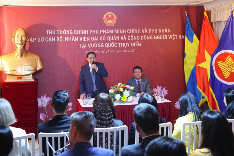 Thủ tướng gặp gỡ kiều bào tại Thụy Điển: "Tự lo được cho mình cũng là yêu nước"- Ảnh 2. Thủ tướng gặp gỡ kiều bào tại Thụy Điển: "Tự lo được cho mình cũng là yêu nước"- Ảnh 2.