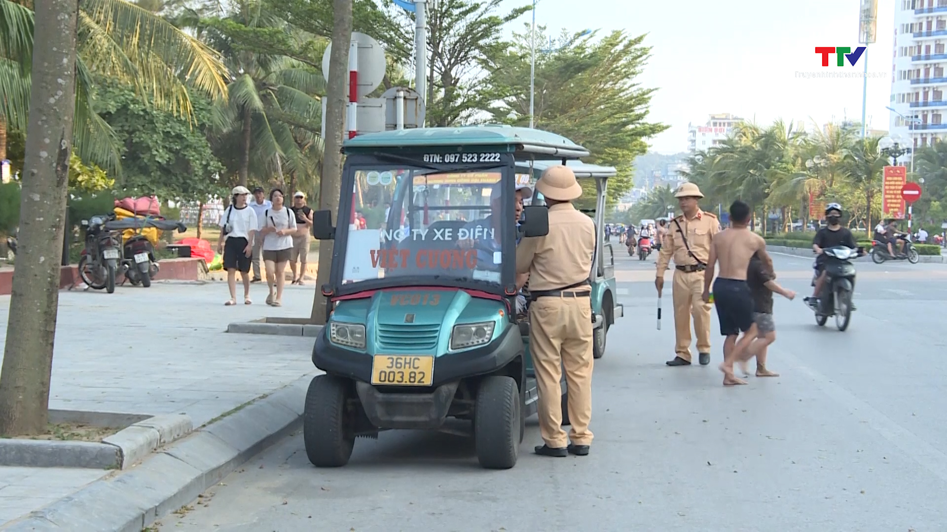 Đảm bảo an toàn giao thông mùa du lịch Sầm Sơn 2025- Ảnh 4. Đảm bảo an toàn giao thông mùa du lịch Sầm Sơn 2025- Ảnh 4.