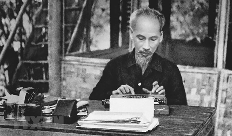 Chủ tịch Hồ Chí Minh - Người đặt nền móng cho nền báo chí cách mạng Việt Nam- Ảnh 1. Chủ tịch Hồ Chí Minh - Người đặt nền móng cho nền báo chí cách mạng Việt Nam- Ảnh 1.