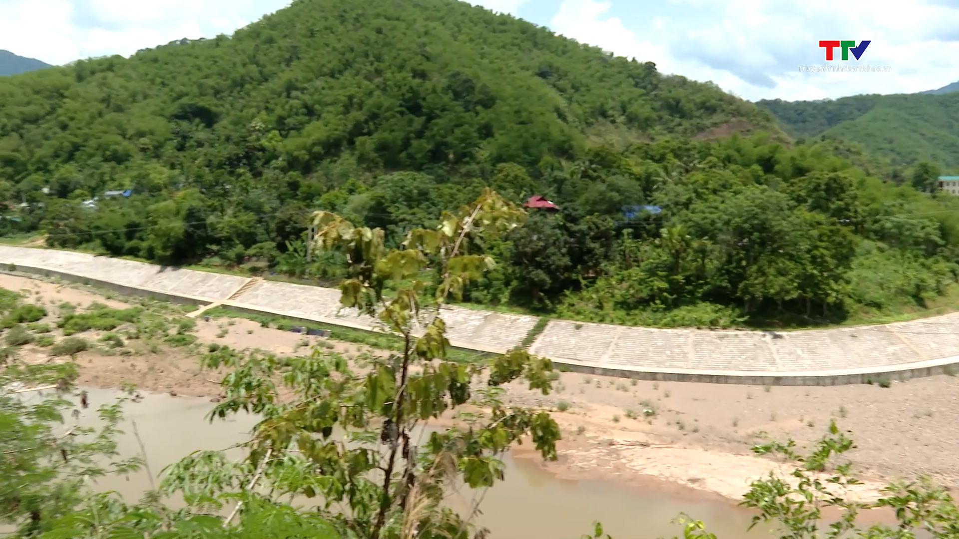 Đẩy nhanh tiến độ các công trình phòng chống thiên tai ở Quan Sơn- Ảnh 4. Đẩy nhanh tiến độ các công trình phòng chống thiên tai ở Quan Sơn- Ảnh 4.