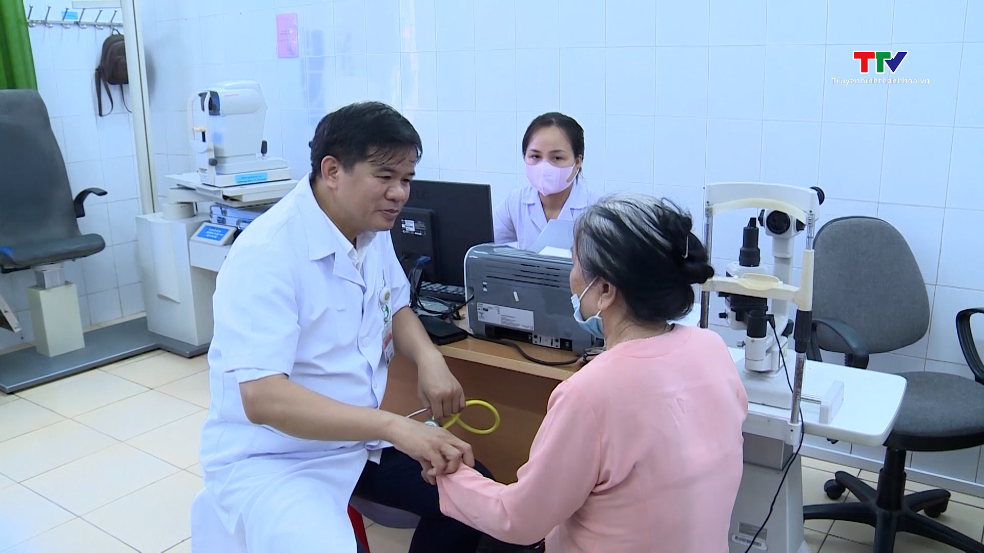 Chương trình khám bệnh, cấp phát thuốc miễn phí cho hơn 600 người dân huyện Yên Định
- Ảnh 3. Chương trình khám bệnh, cấp phát thuốc miễn phí cho hơn 600 người dân huyện Yên Định
- Ảnh 3.
