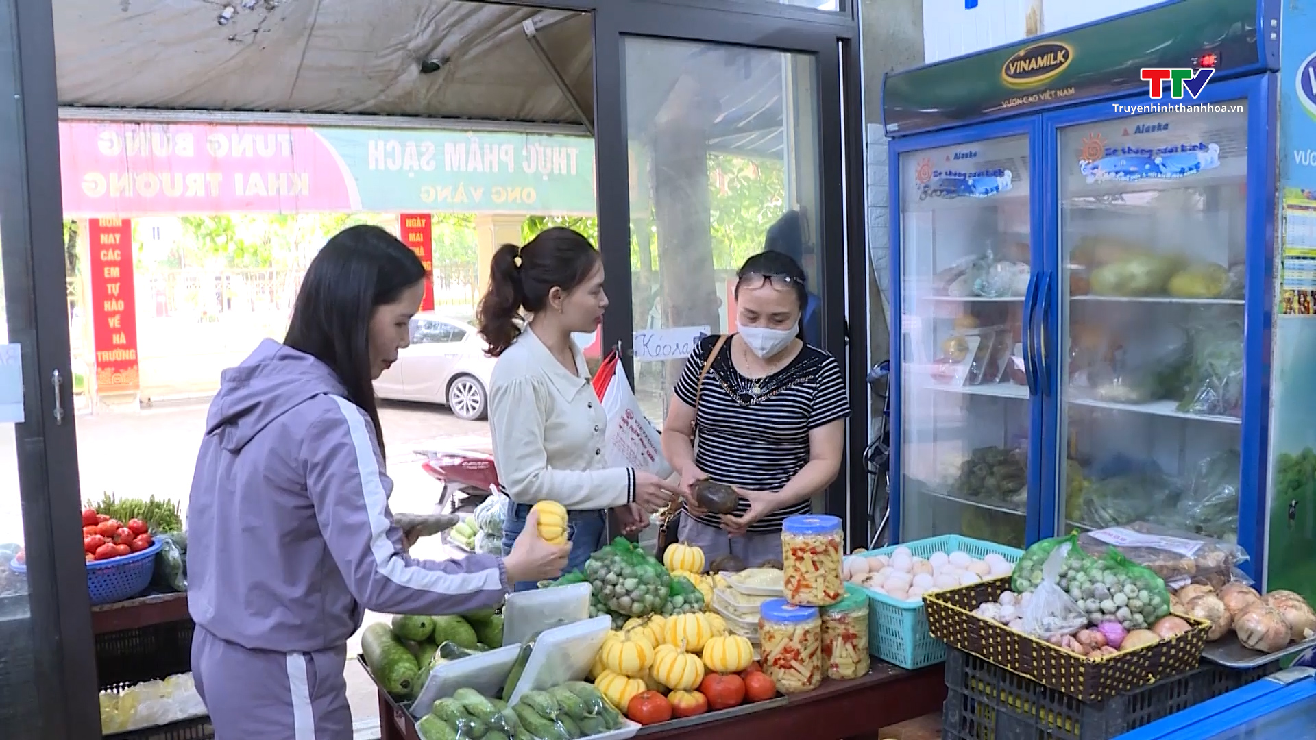 Thị trường thực phẩm sạch: Nguồn cung phong phú, sức tiêu thụ mạnh- Ảnh 4. Thị trường thực phẩm sạch: Nguồn cung phong phú, sức tiêu thụ mạnh- Ảnh 4.