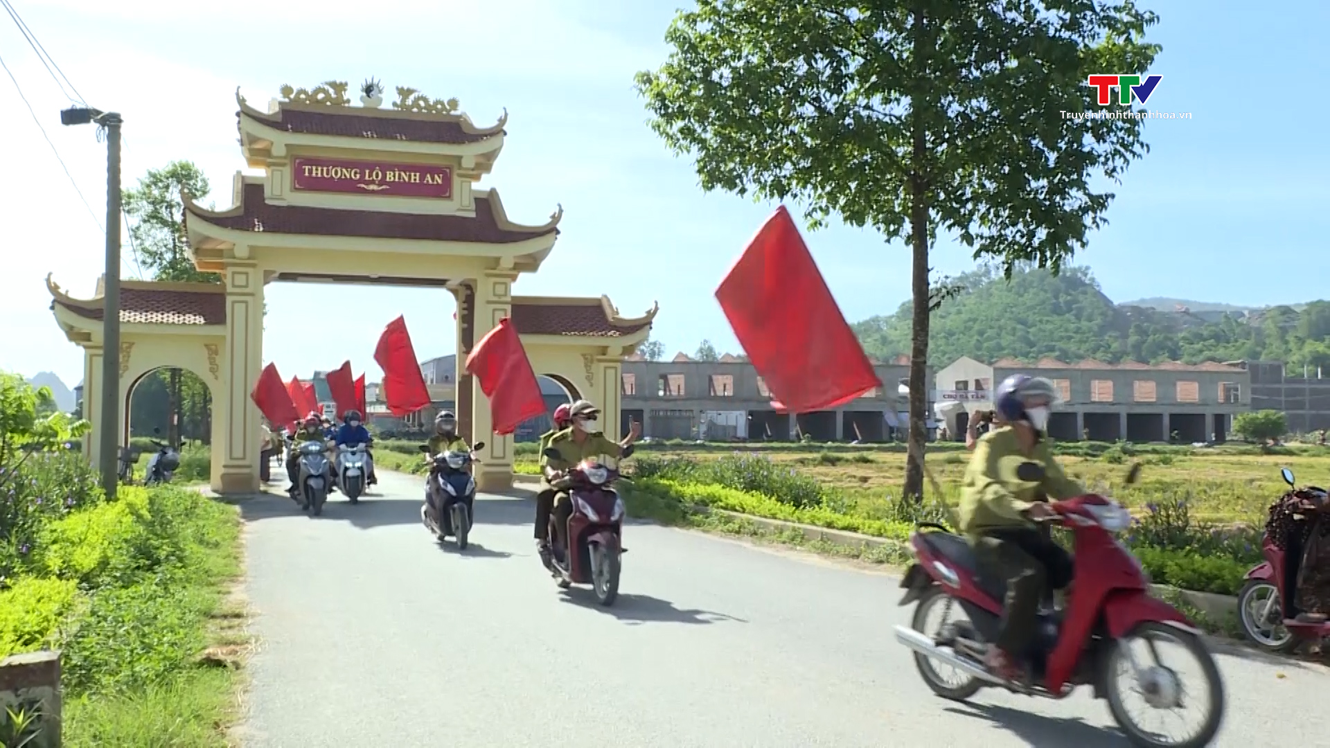 Ra quân tuyên truyền lưu động về công tác bảo vệ và phòng cháy chữa cháy rừng mùa nắng nóng 2025- Ảnh 1.
