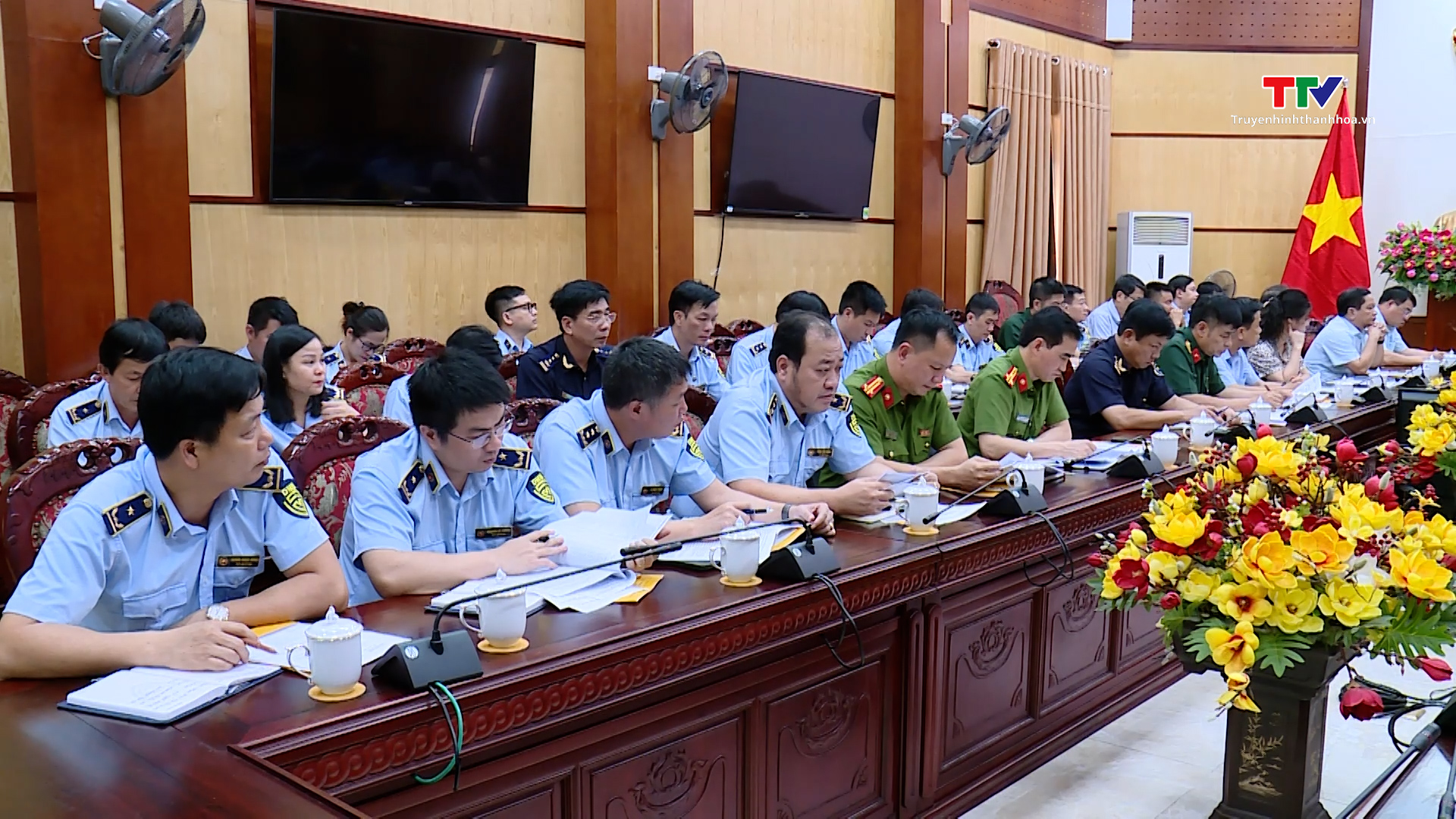 Quyết liệt đấu tranh chống buôn lậu, gian lận thương mại, hàng giả- Ảnh 5. Quyết liệt đấu tranh chống buôn lậu, gian lận thương mại, hàng giả- Ảnh 5.