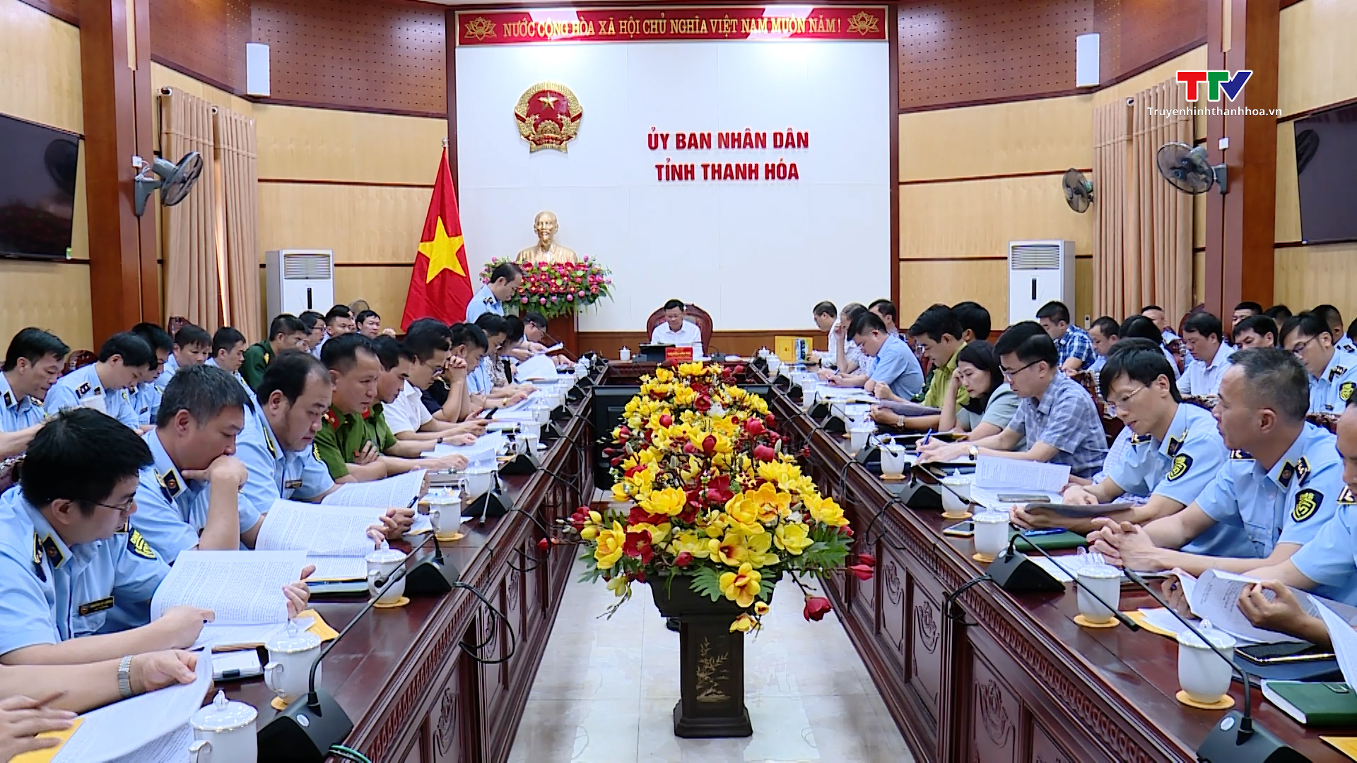 Quyết liệt đấu tranh chống buôn lậu, gian lận thương mại, hàng giả- Ảnh 1. Quyết liệt đấu tranh chống buôn lậu, gian lận thương mại, hàng giả- Ảnh 1.