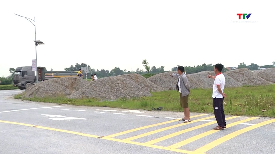 Tiềm ẩn nguy cơ mất an toàn giao thông trên địa bàn xã Quảng Thái - Ảnh 4.