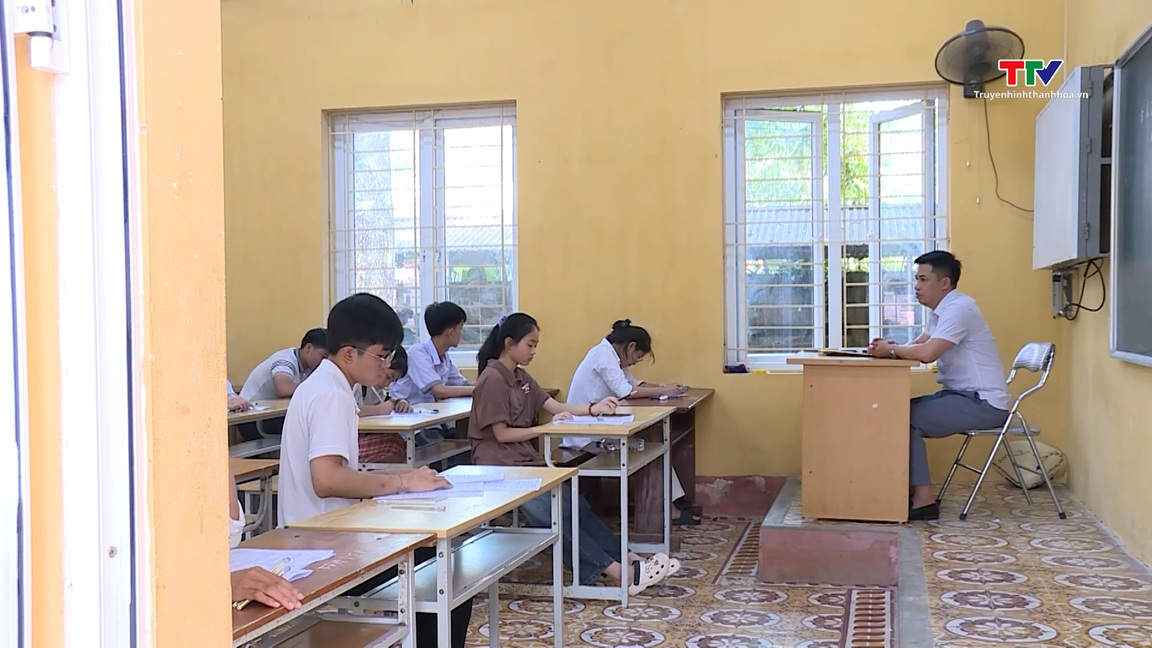 Thanh Hóa: Ngày đầu tiên Kỳ thi tuyển sinh vào lớp 10 THPT diễn ra an toàn
- Ảnh 3. Thanh Hóa: Ngày đầu tiên Kỳ thi tuyển sinh vào lớp 10 THPT diễn ra an toàn
- Ảnh 3.