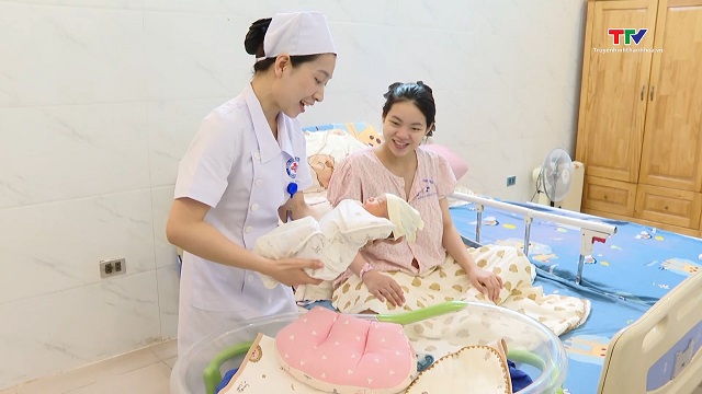 Các cặp vợ chồng được tự quyết định số con- Ảnh 1. Các cặp vợ chồng được tự quyết định số con- Ảnh 1.