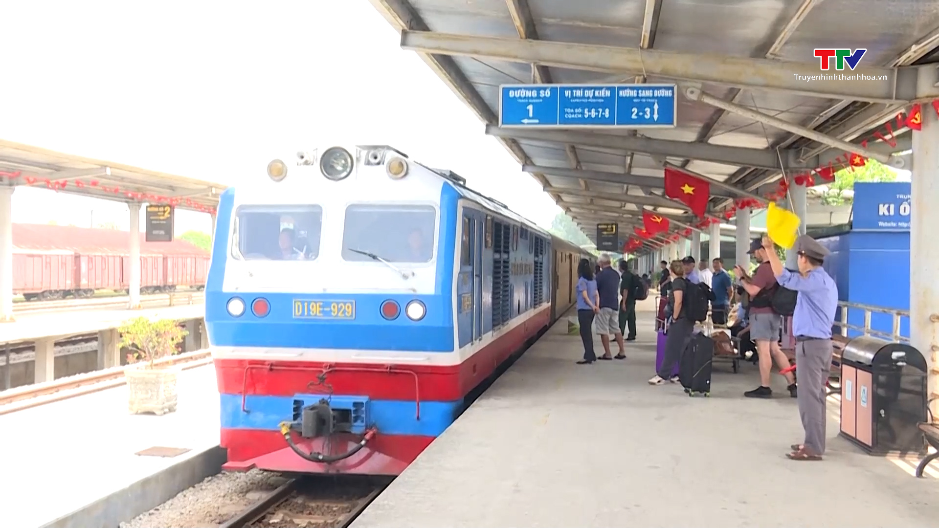 Đường sắt giảm 10% giá vé cho thí sinh thi đại học- Ảnh 1. Đường sắt giảm 10% giá vé cho thí sinh thi đại học- Ảnh 1.