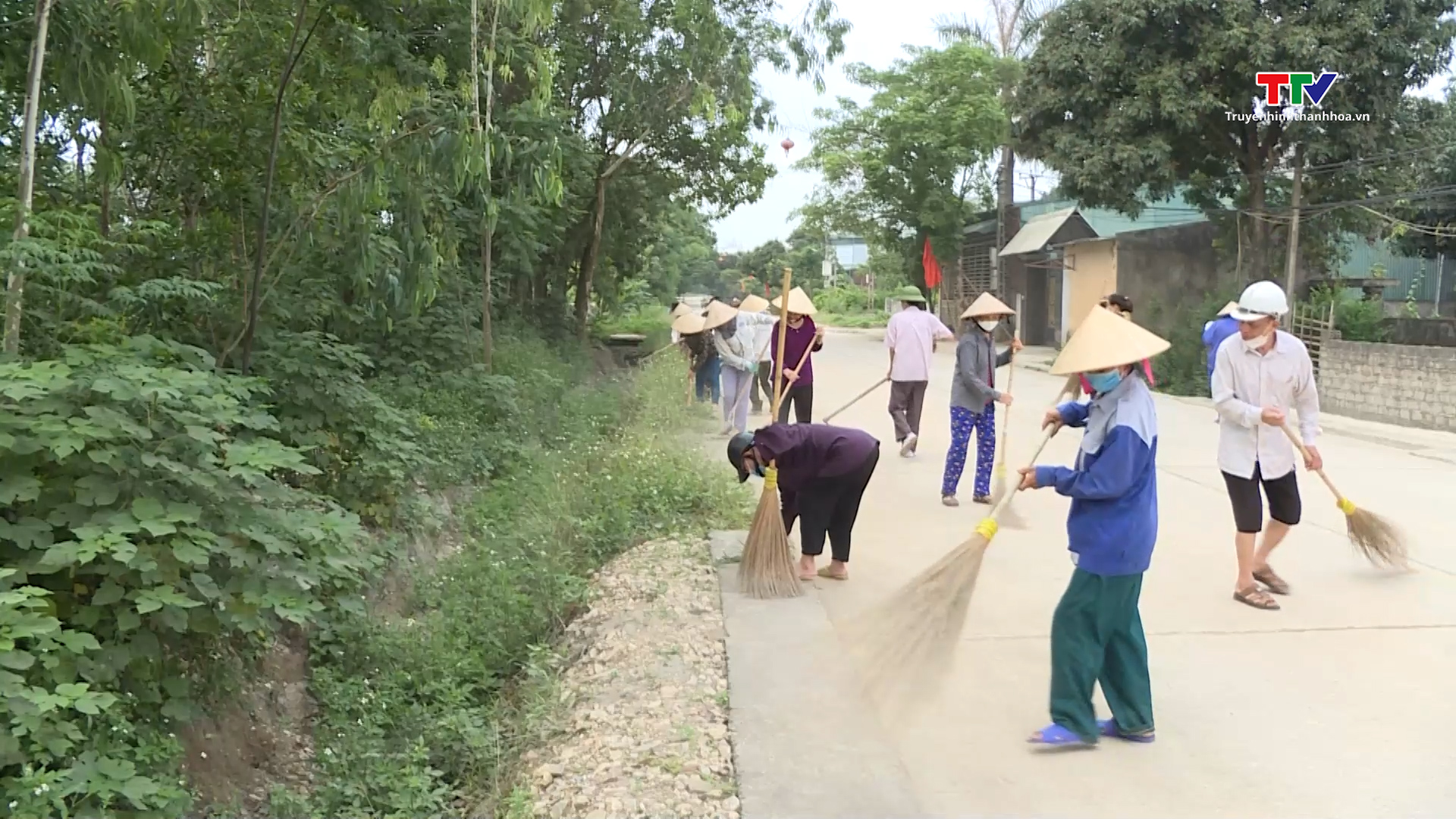 Hội Nông dân tỉnh Thanh Hóa ra quân hưởng ứng Ngày Môi trường Thế giới- Ảnh 1. Hội Nông dân tỉnh Thanh Hóa ra quân hưởng ứng Ngày Môi trường Thế giới- Ảnh 1.