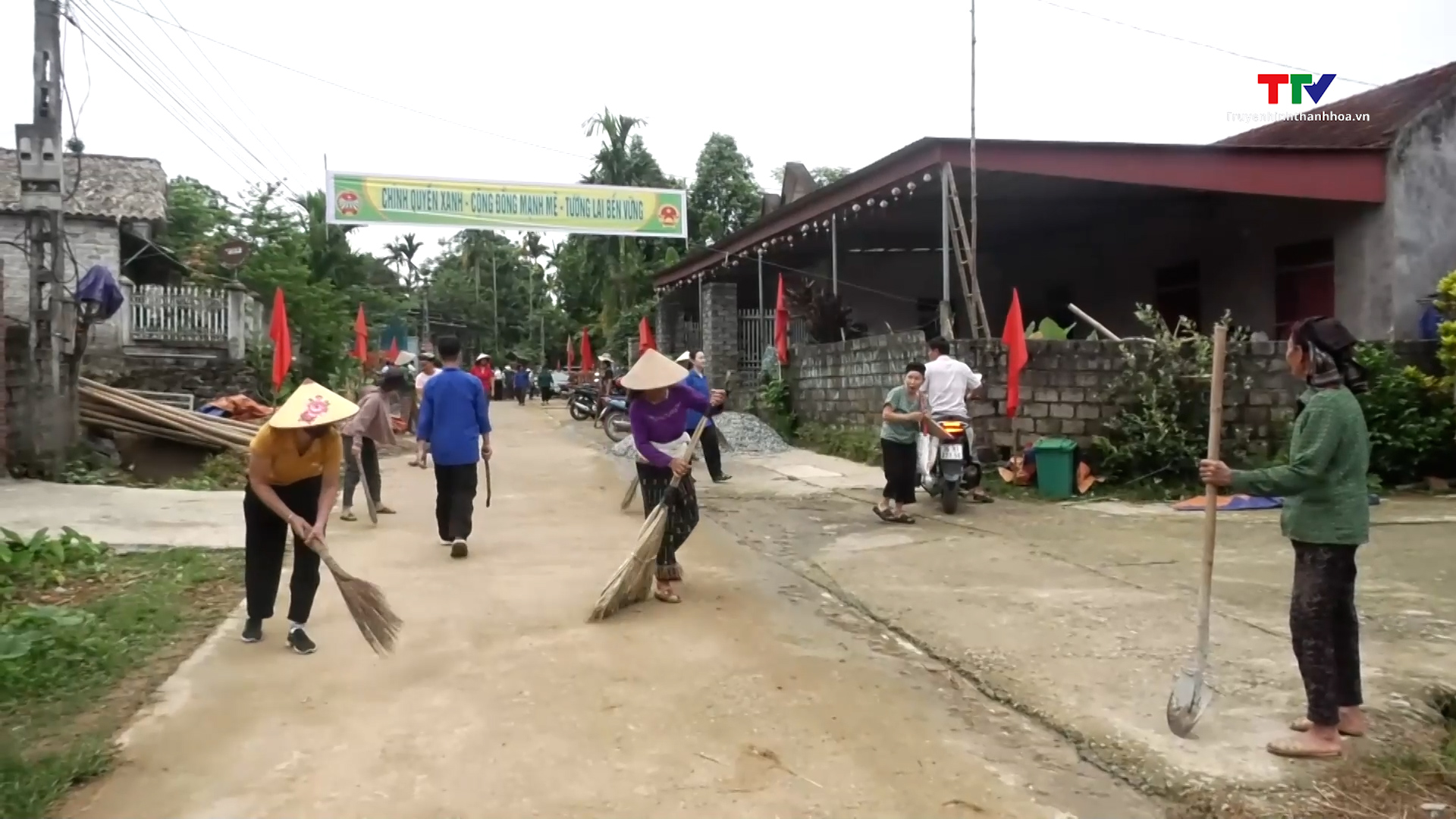 Thường Xuân ra quân hưởng ứng Ngày Môi trường thế giới - Ảnh 1. Thường Xuân ra quân hưởng ứng Ngày Môi trường thế giới - Ảnh 1.
