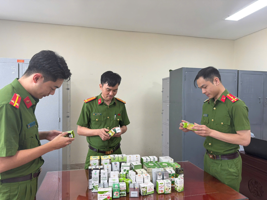 Khởi tố, cấm đi khỏi nơi cư trú đối tượng sản xuất, buôn bán hàng giả là thực phẩm chức năng- Ảnh 1. Khởi tố, cấm đi khỏi nơi cư trú đối tượng sản xuất, buôn bán hàng giả là thực phẩm chức năng- Ảnh 1.