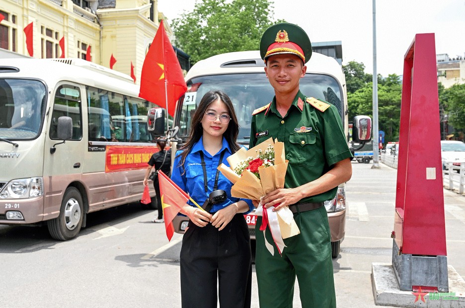 Hà Nội đón các đoàn tham gia diễu binh, diễu hành kỷ niệm 80 năm Quốc khánh- Ảnh 11. Hà Nội đón các đoàn tham gia diễu binh, diễu hành kỷ niệm 80 năm Quốc khánh- Ảnh 11.