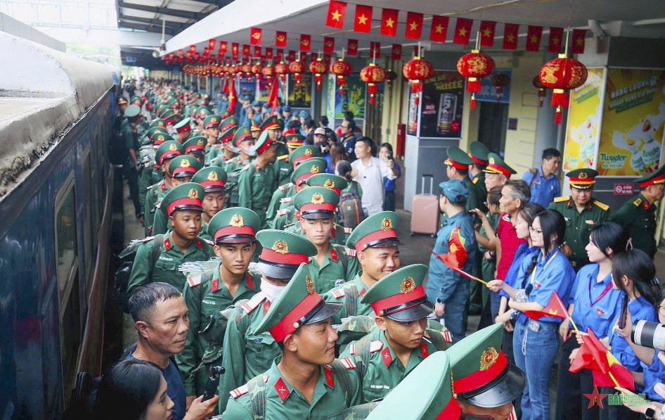 Hà Nội đón các đoàn tham gia diễu binh, diễu hành kỷ niệm 80 năm Quốc khánh- Ảnh 4. Hà Nội đón các đoàn tham gia diễu binh, diễu hành kỷ niệm 80 năm Quốc khánh- Ảnh 4.