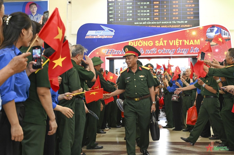 Hà Nội đón các đoàn tham gia diễu binh, diễu hành kỷ niệm 80 năm Quốc khánh- Ảnh 5. Hà Nội đón các đoàn tham gia diễu binh, diễu hành kỷ niệm 80 năm Quốc khánh- Ảnh 5.
