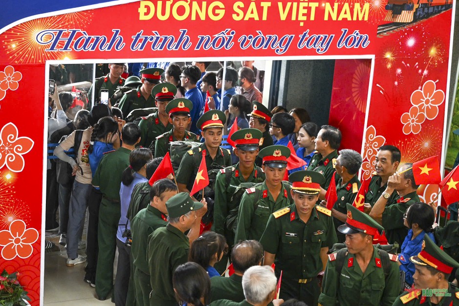 Hà Nội đón các đoàn tham gia diễu binh, diễu hành kỷ niệm 80 năm Quốc khánh- Ảnh 6. Hà Nội đón các đoàn tham gia diễu binh, diễu hành kỷ niệm 80 năm Quốc khánh- Ảnh 6.