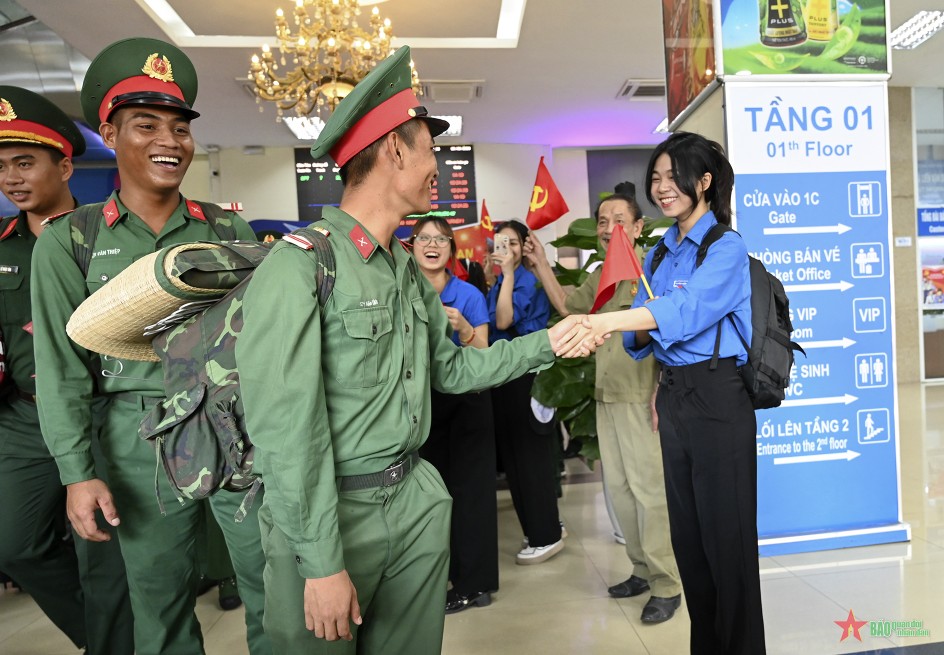 Hà Nội đón các đoàn tham gia diễu binh, diễu hành kỷ niệm 80 năm Quốc khánh- Ảnh 7. Hà Nội đón các đoàn tham gia diễu binh, diễu hành kỷ niệm 80 năm Quốc khánh- Ảnh 7.