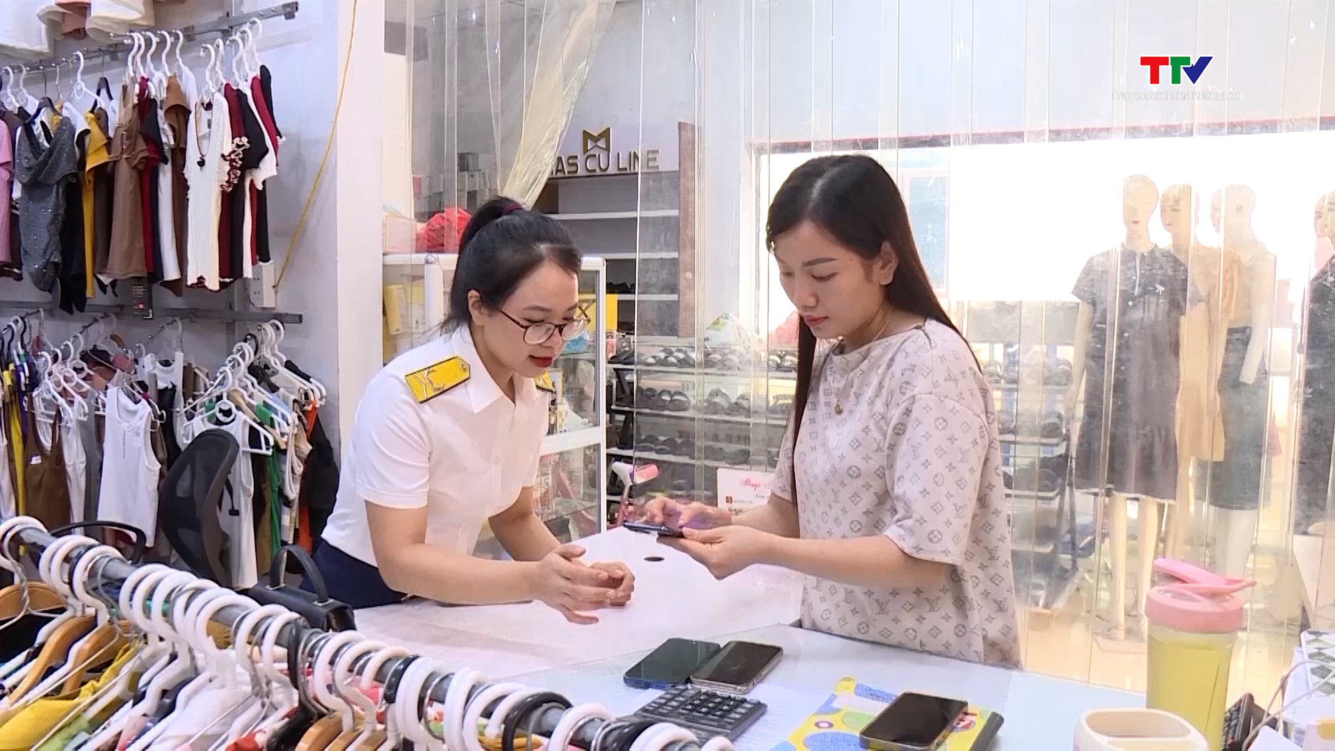 Hơn 25.000 cá nhân, hộ kinh doanh online bị truy thu thuế 331 tỷ đồng- Ảnh 1. Hơn 25.000 cá nhân, hộ kinh doanh online bị truy thu thuế 331 tỷ đồng- Ảnh 1.